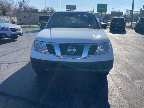 Used 2019 Nissan Frontier S image 2