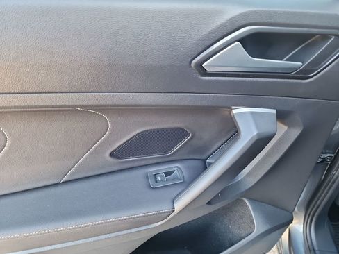 Used 2024 Volkswagen Tiguan SE image 35