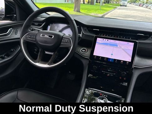 Certified 2024 Jeep Grand Cherokee Limited w/ Black Appearance Package image 12