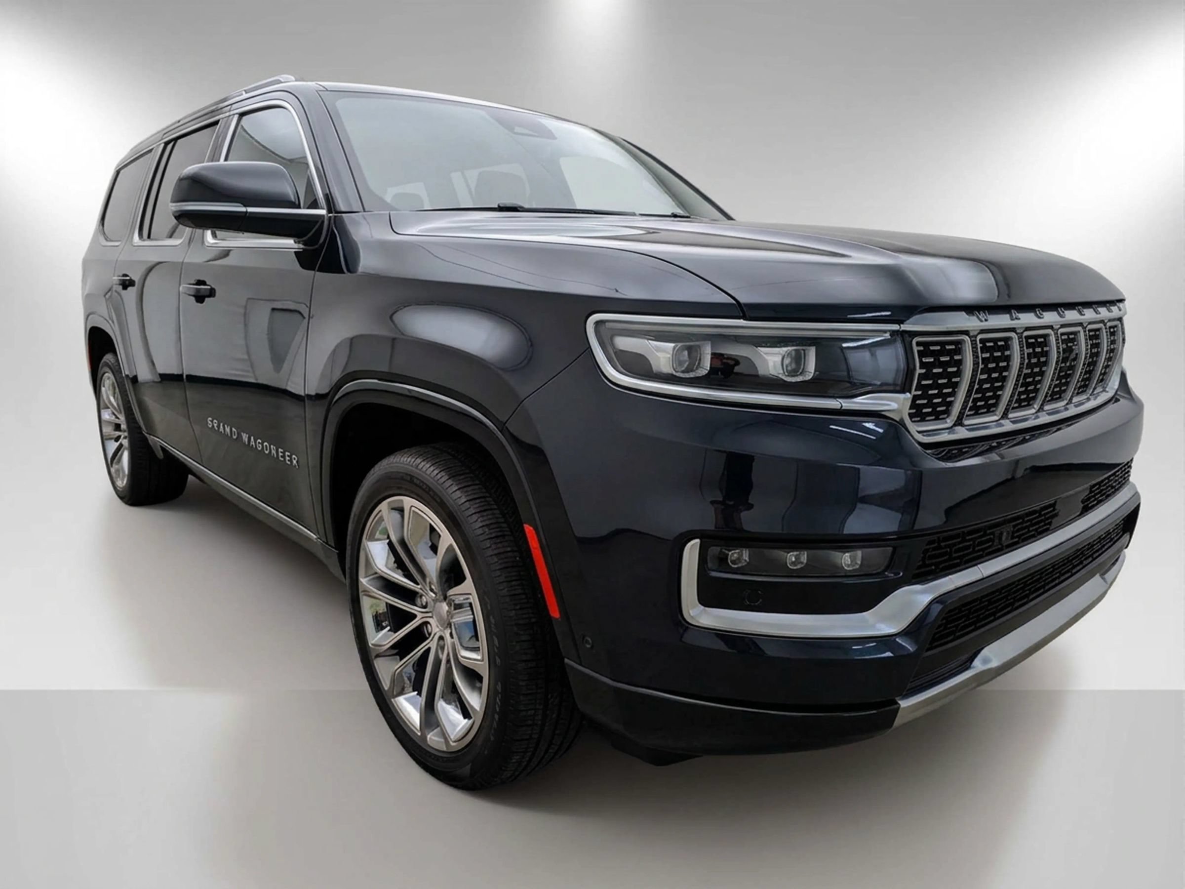 Used 2022 Jeep Grand Wagoneer Series II w/ Premium Group II AWD/4WD image 3