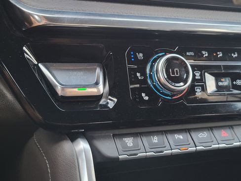 Used 2024 GMC Sierra 2500 Denali w/ Denali Reserve Package image 22