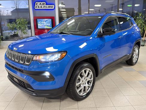 Used 2022 Jeep Compass Latitude image 9
