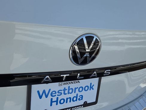 Used 2022 Volkswagen Atlas SEL R-Line image 31