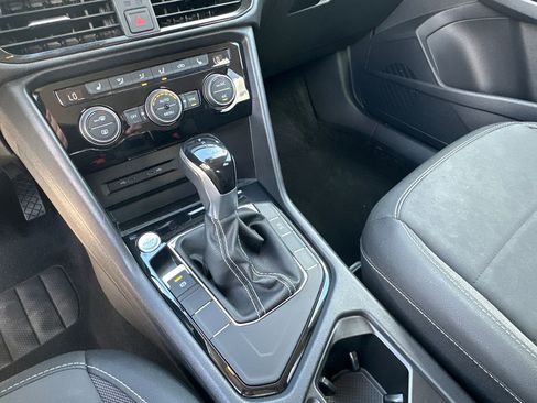 Used 2024 Volkswagen Taos SE image 31