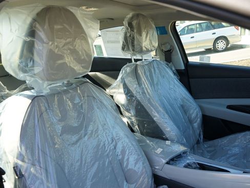 New 2025 Hyundai Elantra Limited image 20