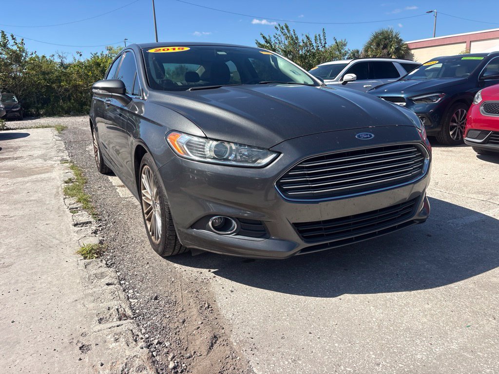 Used 2015 Ford Fusion SE w/ Equipment Group 202A FWD image 1