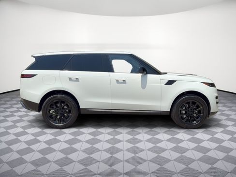 Used 2025 Land Rover Range Rover Sport SE AWD/4WD image 8