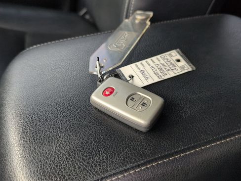 Used 2018 Toyota 4Runner Limited AWD/4WD image 29