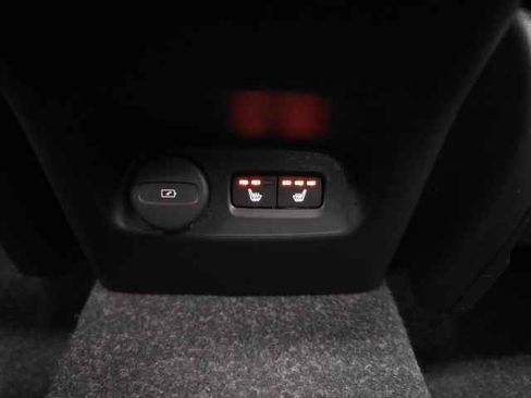 Used 2025 Volvo XC40 B5 Plus w/ Climate Package image 34