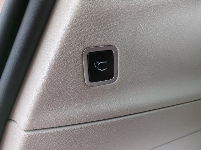 Used 2023 Chrysler Pacifica Touring-L FWD image 36