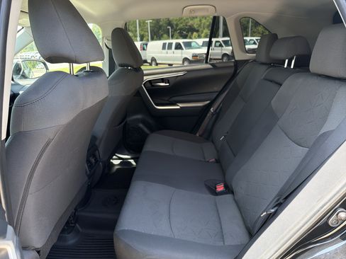 Used 2021 Toyota RAV4 XLE AWD/4WD image 29