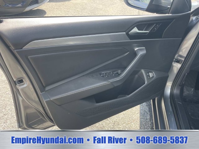 Used 2024 Volkswagen Jetta SE FWD image 17