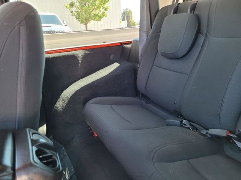 Used 2018 Jeep Wrangler Sport AWD/4WD image 13