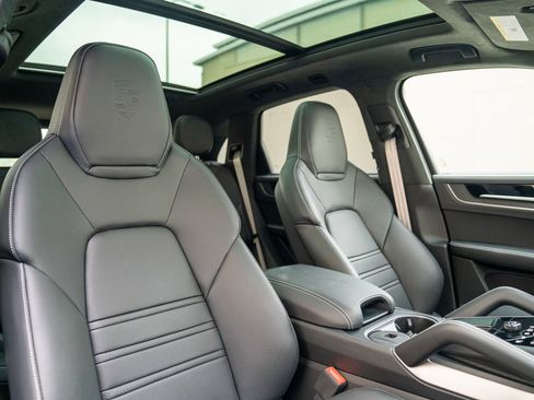 New 2025 Porsche Cayenne GTS image 27