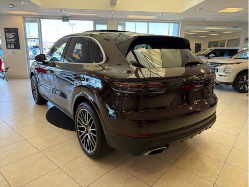 Used 2022 Porsche Cayenne Platinum Edition image 7