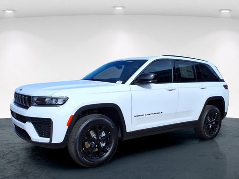 New 2026 Jeep Grand Cherokee Altitude AWD/4WD image 2