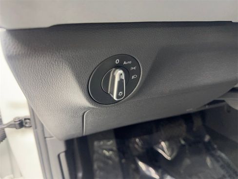 Used 2025 Volkswagen Jetta SE w/ Sunroof Package image 54