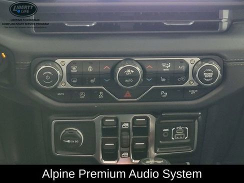 Used 2025 Jeep Wrangler Unlimited Rubicon image 24