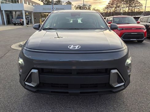 Used 2025 Hyundai Kona SE FWD image 2