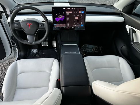 Used 2022 Tesla Model Y Performance image 32