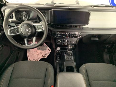 Used 2025 Jeep Wrangler Unlimited Sahara w/ Safety Group AWD/4WD image 33