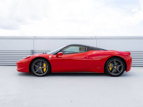 Used 2015 Ferrari 458 Spider RWD image 28
