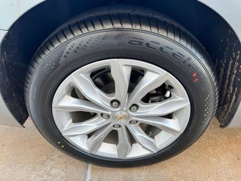 Used 2024 Chevrolet Malibu LT FWD image 9