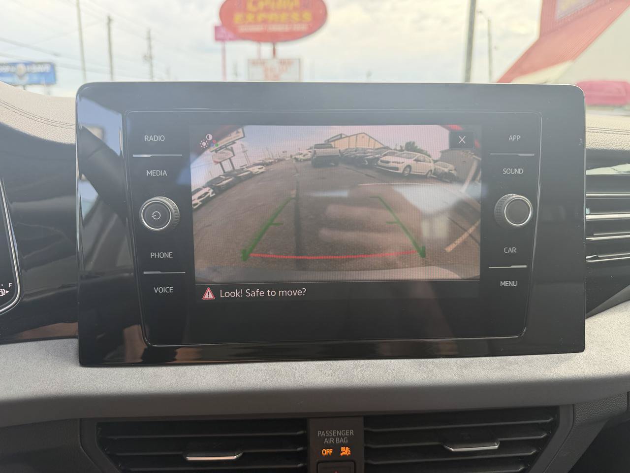 Used 2025 Volkswagen Jetta SE FWD image 20