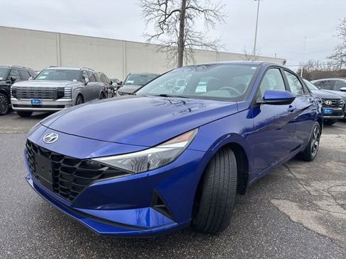 Certified 2023 Hyundai Elantra SEL w/ Convenience Package image 3