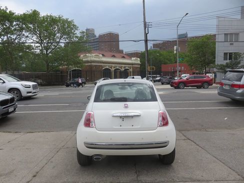 Used 2017 FIAT 500 Lounge FWD image 8