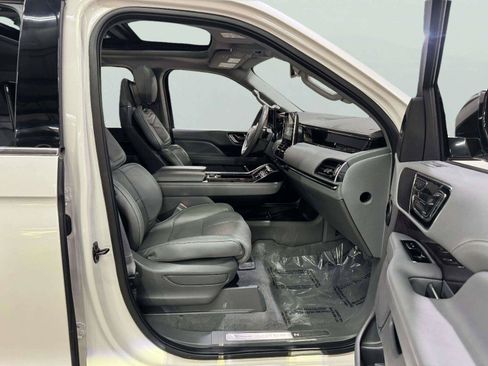 Used 2018 Lincoln Navigator Reserve w/ Technology Package AWD/4WD image 38