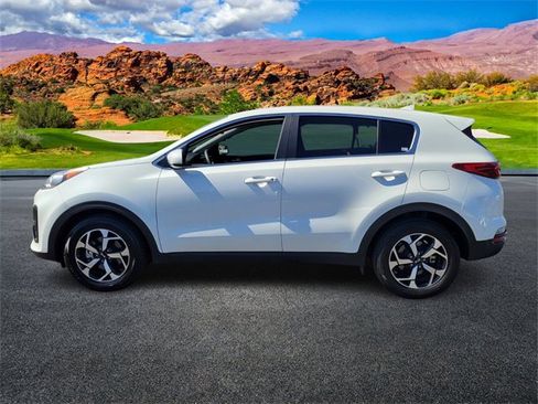 Used 2022 Kia Sportage LX image 7