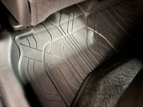 Used 2023 Chevrolet TrailBlazer RS w/ Sun and Liftgate Package image 20