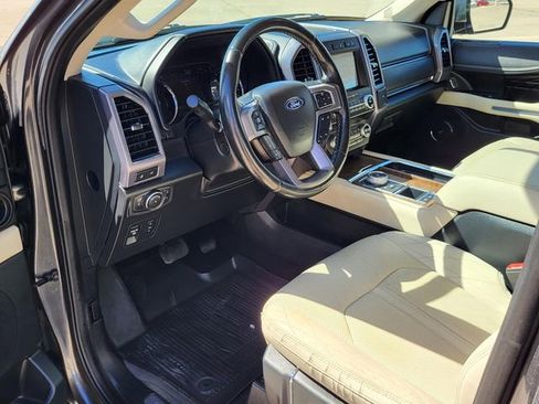 Used 2019 Ford Expedition Platinum image 3
