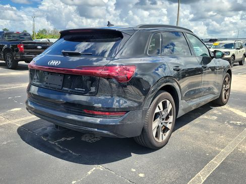 Used 2022 Audi e-tron Premium w/ Convenience Plus Package AWD/4WD image 5