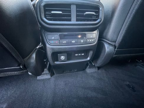 Used 2025 Honda Pilot Black Edition image 25