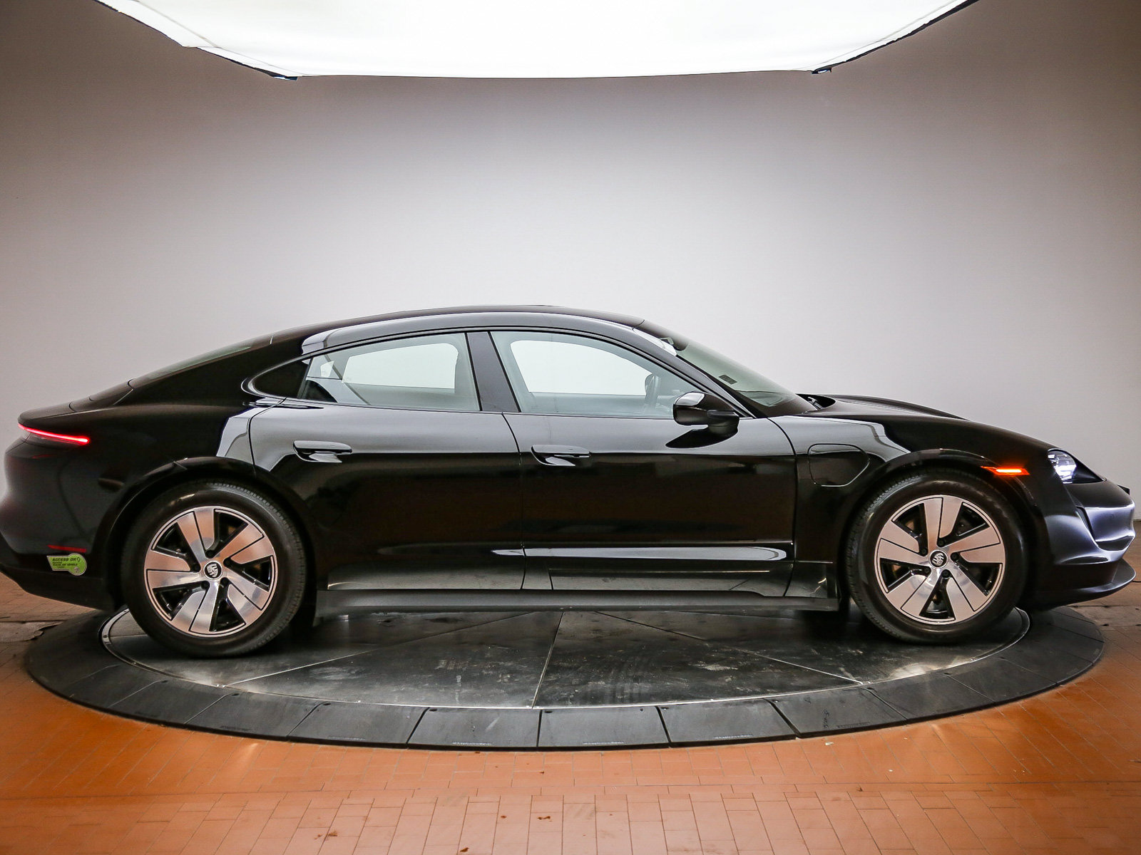 Certified 2023 Porsche Cayenne Platinum Edition AWD/4WD image 8