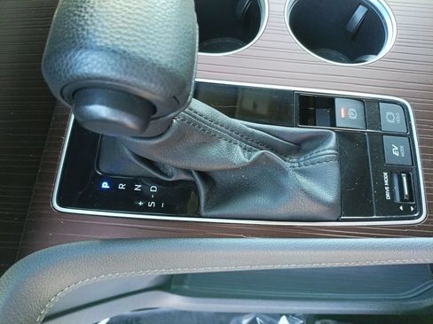 Used 2024 Toyota Sienna LE FWD image 23