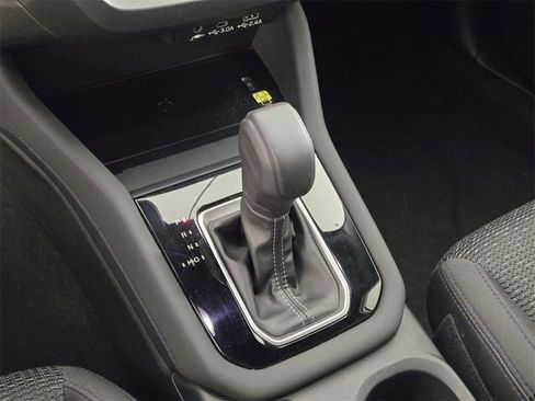 Used 2025 Subaru Forester Premium image 30