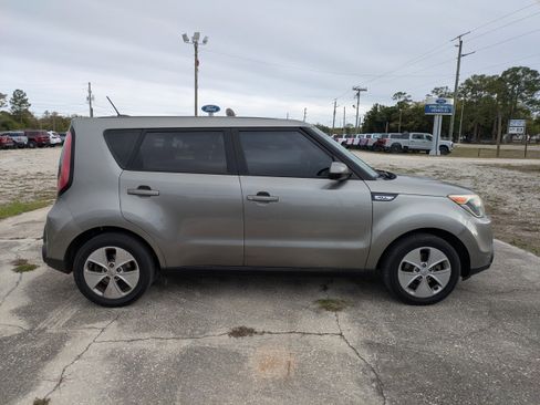 Used 2015 Kia Soul FWD image 3