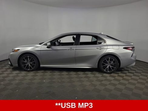 Used 2023 Toyota Camry SE image 6