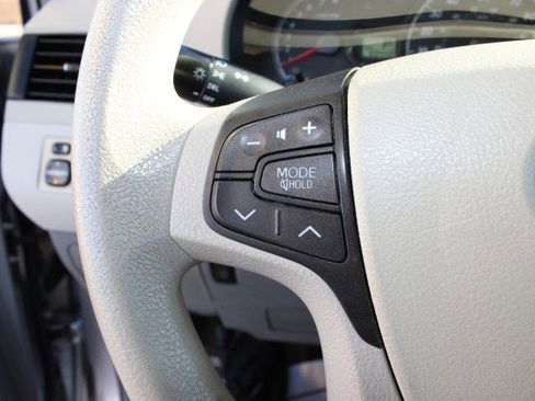 Used 2013 Toyota Sienna LE image 26