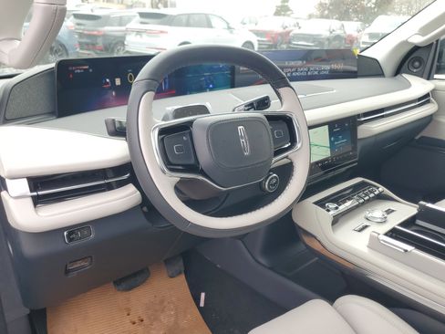 New 2026 Lincoln Navigator Reserve image 14