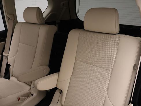 Used 2023 Lexus GX 460 Premium w/ Accessory Package AWD/4WD image 18