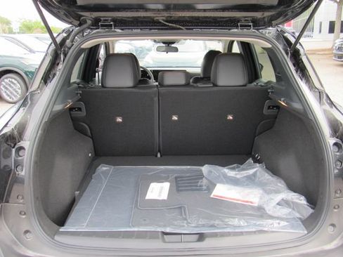 New 2026 Nissan Kicks SR w/ Cold Weather Package FWD image 5