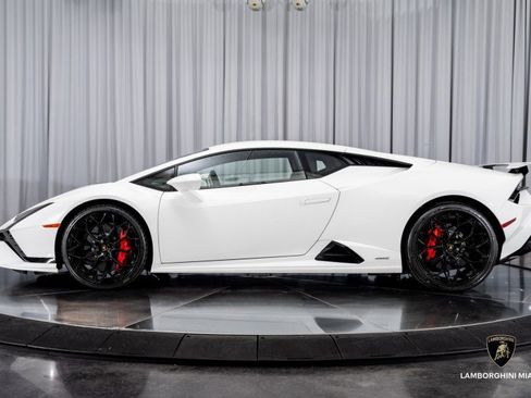 Used 2024 Lamborghini Huracan Tecnica image 9