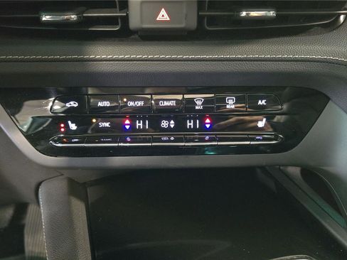 Used 2021 Buick Envision Essence image 20