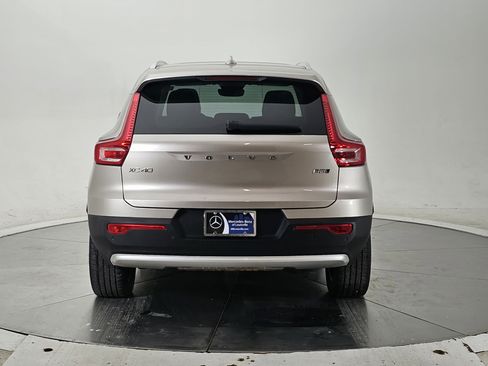 Used 2023 Volvo XC40 B5 Plus image 5
