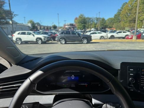 Used 2025 Volkswagen Jetta SE image 34