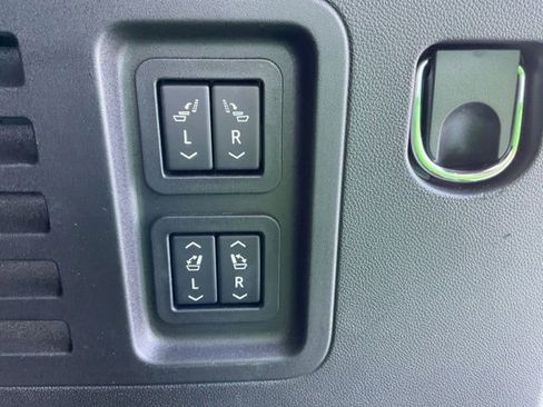 Used 2025 Chevrolet Traverse RS w/ LPO, Floor Liner Package AWD/4WD image 12